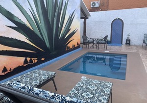 Penthouse Suite - 3rd Floor With Balcony Overlooking The Pool 1 Block From Beach
