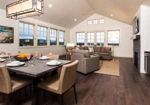 PERFECT! Gorgeous finishes ~ heated resort pool ~ Bend/Bachelor ~ hot tub ~ BBQ in Bend