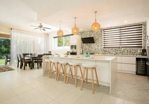 Perfect Stay! Newly Renovated Quiet 4 BR Villa