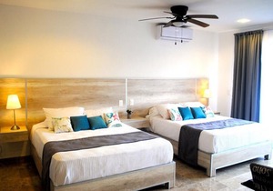 Pool Paradise Walk to Beach / Shopping Best Price!