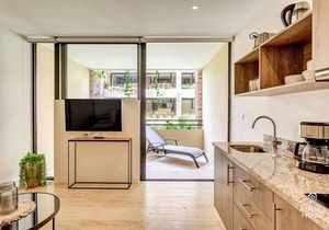 Private Balcony | Rooftop Pool | Gym | Near 5th