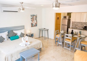 Sea views, the best location, few steps from the beach, with beautiful terrace