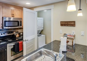 Ski In Out Village Condo 4474 I Huge Hot Tub I Great Views I Heated Garage I Discounted Attractions in Winter Park
