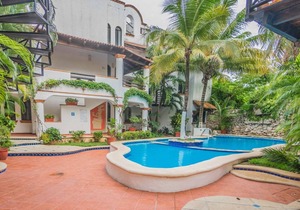 Spacious 1 bedroom 300 m from Mamitas Beach