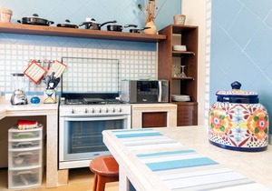 Spacious, airy, comfy 2nd floor apartment large kitchen and dining room