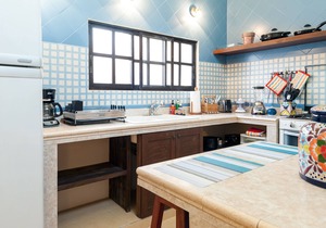 Spacious, airy, comfy 2nd floor apartment large kitchen and dining room