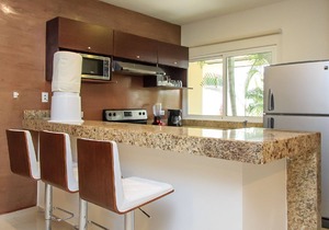 Spacious condo + Ground floor easypool access + gym + jacuzzi + games area