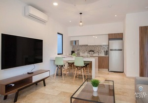 Stylish Condo | Oceanview Pool | Gym | Near Beach