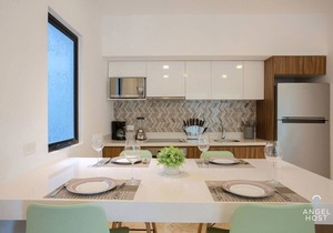 Stylish Condo | Oceanview Pool | Gym | Near Beach
