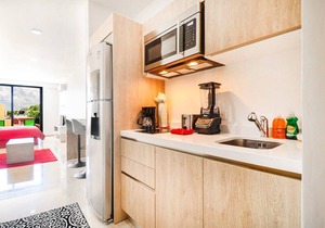 Stylish Studio with Top Amenities: Pets Welcome!