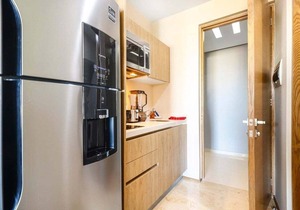 Stylish Studio with Top Amenities: Pets Welcome!