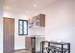 ~ Sunny & Private Studio ~ Pool + Rooftop Lounge ~ Minutes from the Beach Beaches & 5th Avenue!
