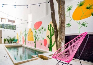 ~ Sunny & Private Studio ~ Pool + Rooftop Lounge ~ Minutes from the Beach Beaches & 5th Avenue!