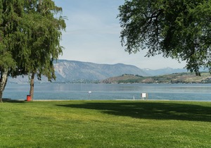 Sunset Escape 302 - 2 bed, 2 bath Condo Near Lakeside Park Lake Chelan in Chelan
