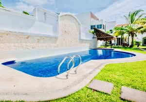 Superior Comfort Room With Swimming Pool Air Conditioning and Parking