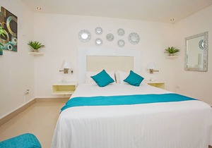 Turquoise Ocean Steps Away | Downtown | Block Away From Malecon | Pools