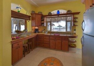 Villa Canteena, Gorgeous Beach Front Villa, Infinity Pool on Secluded Property