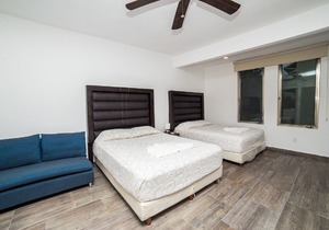 WONDERFUL 3 FLOOR PENTHOUSE IN A PERFECT LOCATION!! Four minutes from the beach!
