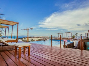 Las Brisas | Downtown
