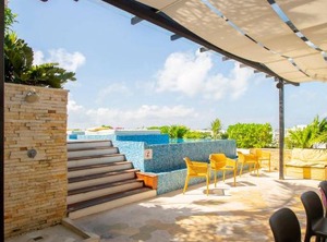 Terrace | Gonzalo Guerrero
