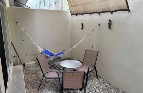 Puerto Juarez House | 1.6 mille from beach, 15 min the 5th. Av and Xcaret. Pool, Nespresso,wifi 60mbps