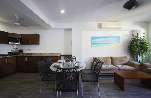 Gonzalo Guerrero Apartment | 3 FLOOR PENTHOUSE ON 5TH AVENUE, AMAZING LOCATION, FOUR MINUTES FROM THE BEACH