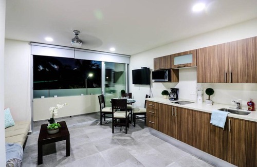Tohoku Apartment | 303 Cozy 1BR Suite Great Rooftop Pool/Bar Sleep 4!