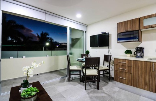 Tohoku Apartment | 303 Cozy 1BR Suite Great Rooftop Pool/Bar Sleep 4!
