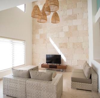 Zona Hotelera Apartment | 4 BR house- Beach, Private pool&jacuzzi