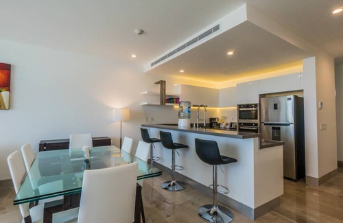 Downtown Condo | 93 m² Condo ∙ 3 bedrooms ∙ 5 guests