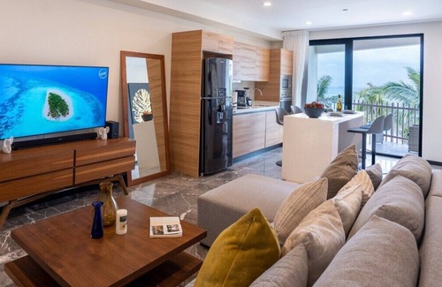 Zazil-ha Apartment | Beachfront Condo | Oceanview Roof Pool | Bar | Gym