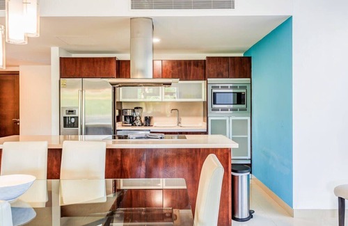 Puerto Juarez Condo | Beachfront Escape | Resort Pool | Private Terrace