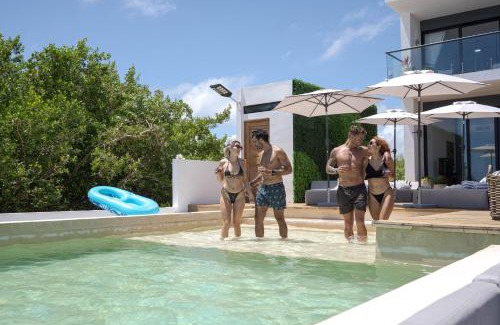 Puerto Morelos Villa | Beachfront luxury villa with pool with private cooker & staff