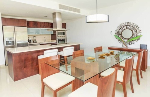 Puerto Juarez Condo | Beachfront Mareazul Condo w/Hot Tub & Mega Pool