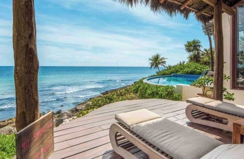 Zona Hotelera Villa | Beachfront villa in Tulum beach- Early booking deal at Tripintravel