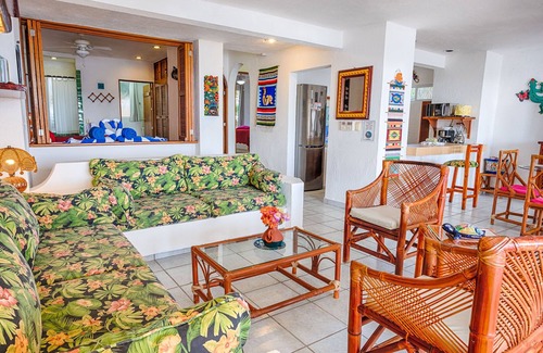 Akumal Condo | Bright and airy beachfront condo at your doorstep! AC, swimming pool!