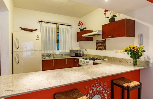 Zazil-ha Condo | Casa Meridian - One Block to the beach and 5th Av - two bed rooms - WI-FI