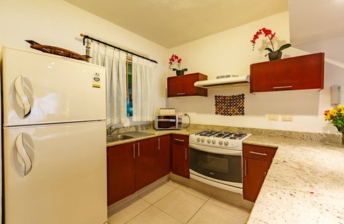 Zazil-ha Condo | Casa Meridian - One Block to the beach and 5th Av - two bed rooms - WI-FI