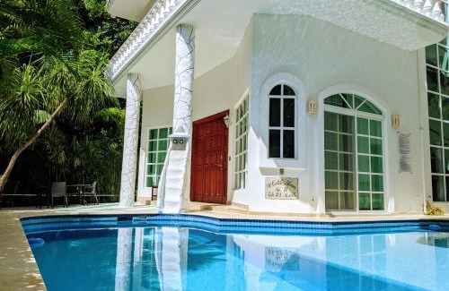 Playacar Fase I House | Castillo Playacar Fase 1 9br 3Kitchen Pool walk to Beach 5th Ave 25max