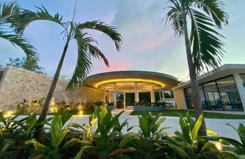 La Veleta Apartment | Central Park Lagunas - Luxury Modern Condo with Kitchen