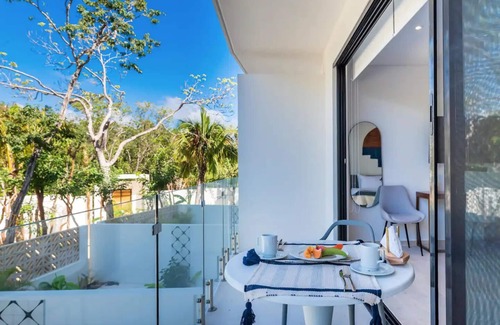 La Veleta Apartment | Central Park Lagunas - Luxury Modern Condo with Kitchen
