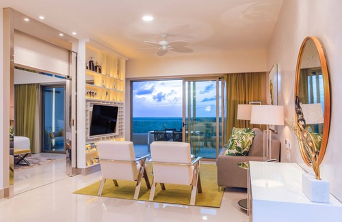 Playa Mujeres Resort | Chic 1-bedroom resort with fitness room and AC in marvelous Cancun