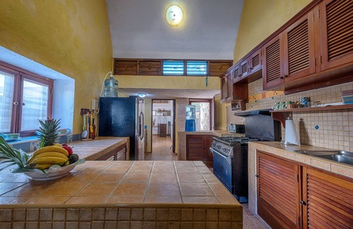 Akumal House | Classic Akumal villa located on Yal Ku Lagoon, pool, AC and more!