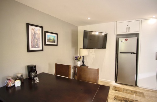 Zona Hotelera Apartment | Cozy 1BD with pool,one block from the beach