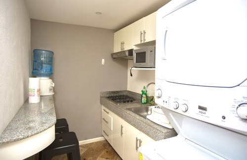 Zona Hotelera Apartment | Cozy 1BD with pool,one block from the beach