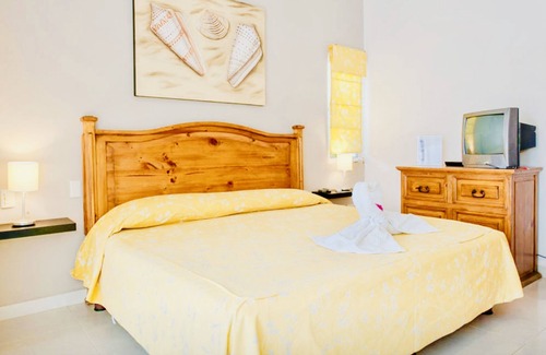 Playacar Bed & Breakfast | Deluxe Comfort Balcony Room With Swimming Pool Air Conditioning and Parking