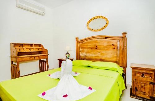 Playacar Bed & Breakfast | Deluxe Family Budget Balcony Room with Pool Playacar Ii