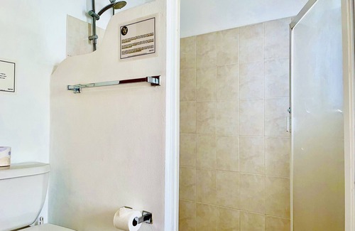Playacar Bed & Breakfast | Deluxe Jacuzzi Balcony Room With Swimming Pool Air Conditioning and Parking