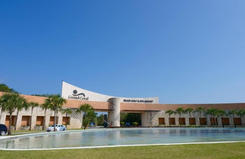 Villa Juarez Apartment | Deluxe Suite Beachside, Private Beach Club and Golf
