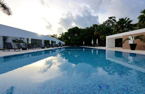 Villa Juarez Apartment | Deluxe Suite Beachside, Private Beach Club and Golf